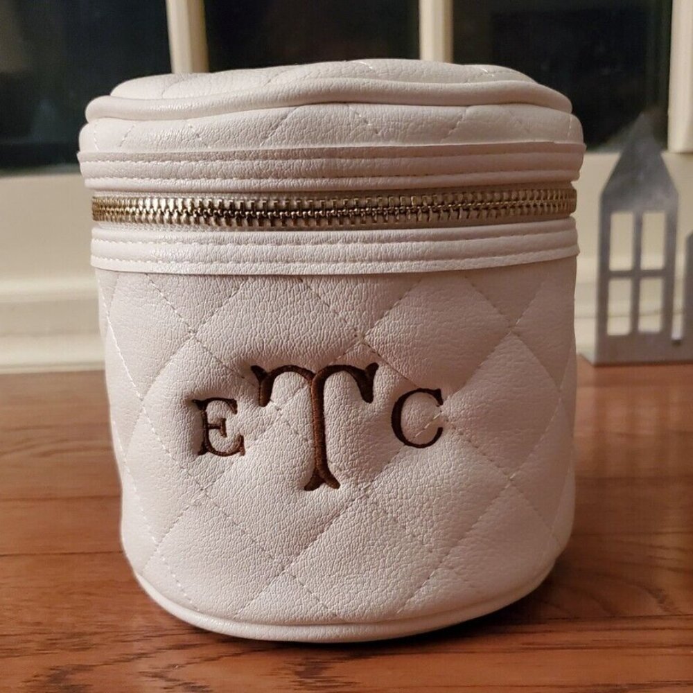 MARK & GRAHAM QUILTED ROUND TRAVEL COSMETIC MAKEUP CASE TOILETRY BAG WHITE ETC